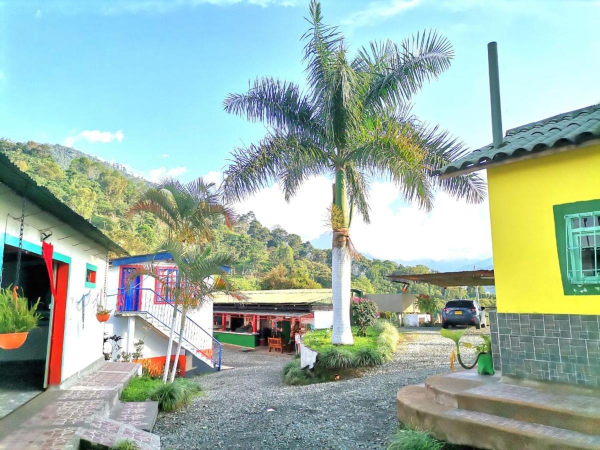 Finca Turistica Santa Clara Hostel Calarca Exterior photo