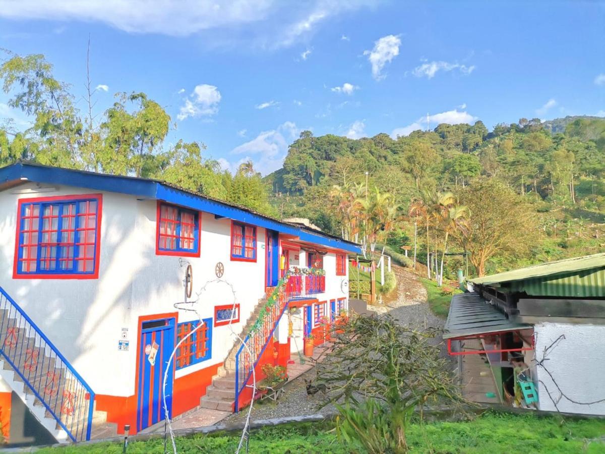 Finca Turistica Santa Clara Hostel Calarca Exterior photo