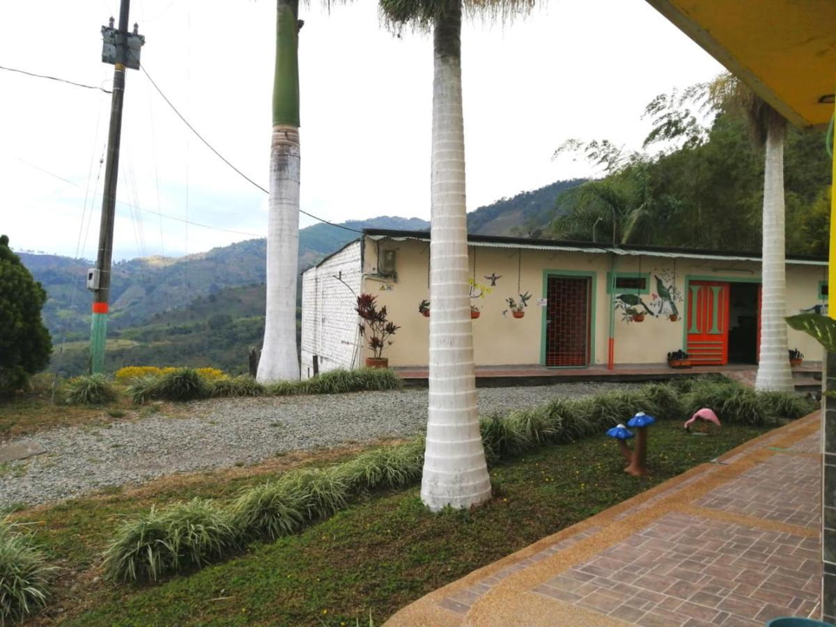 Finca Turistica Santa Clara Hostel Calarca Exterior photo